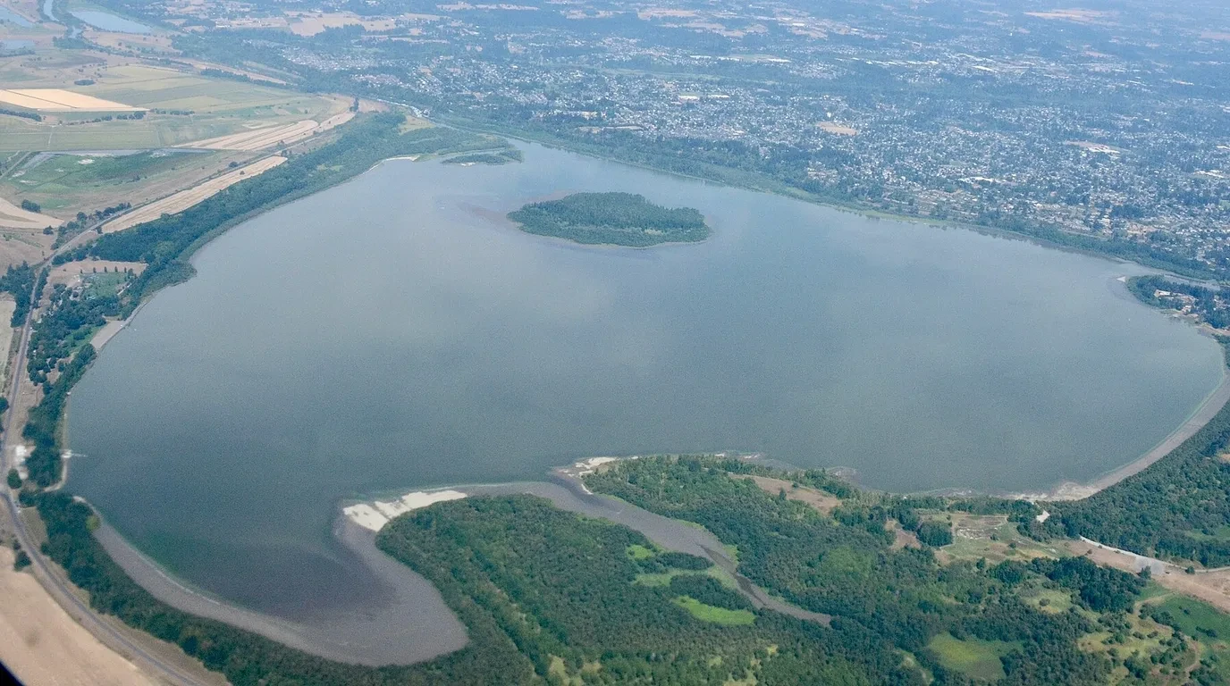 Felida WA Luxury Lowlands View - Lake River Waterways and Custom Designer Rooflines